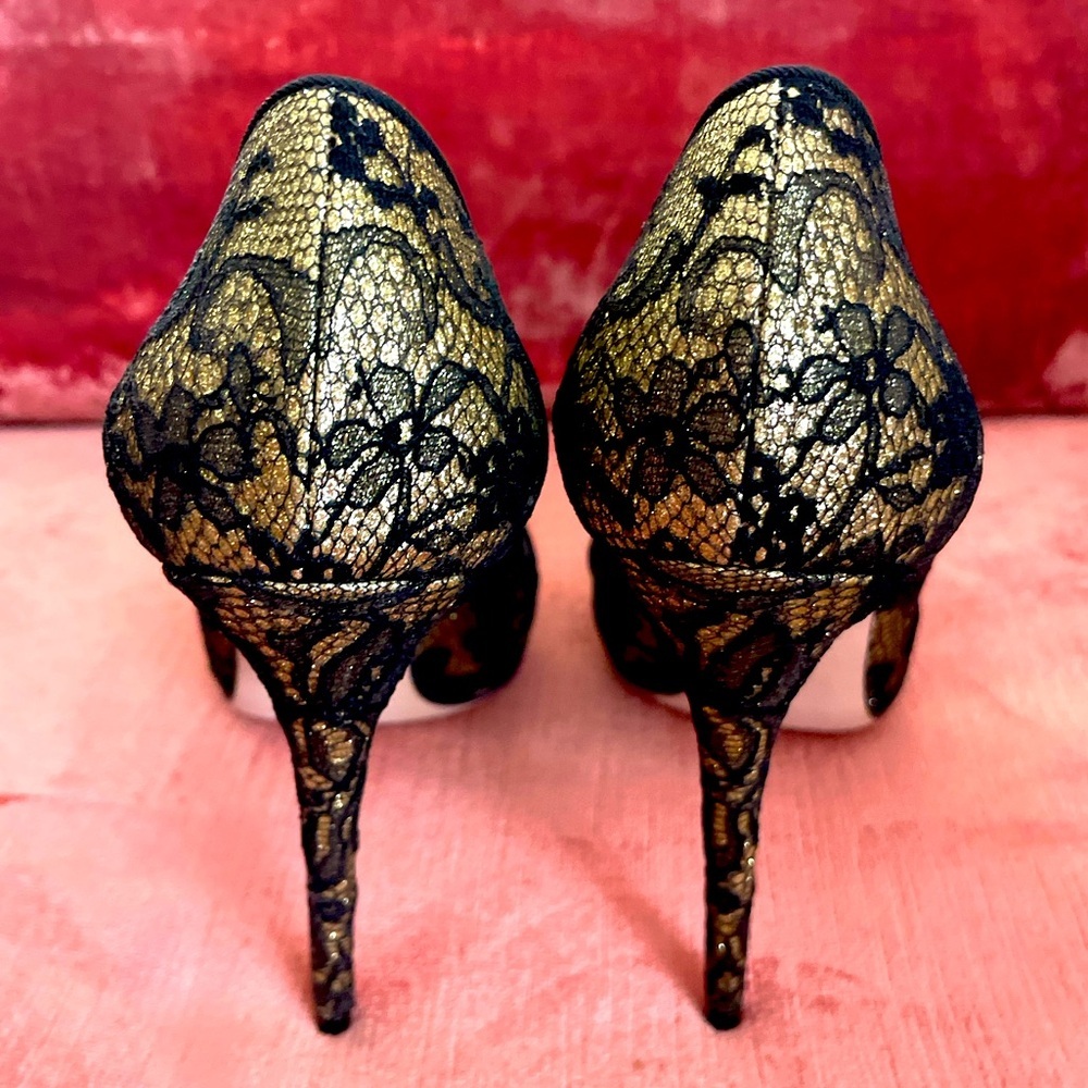 NWB DOLCE & GABBANA Gold Black Chantilly Lace KATE heels shoes Pumps $1045 38 8 - Picture 12 of 16